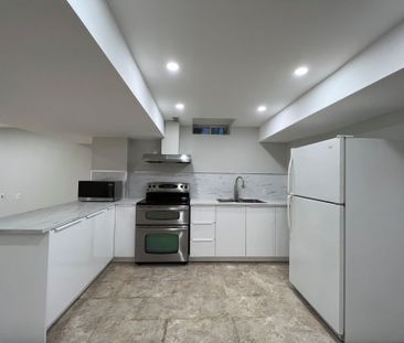 For Lease - 86 Verdi Road, Richmond Hill, Ontario - Photo 2