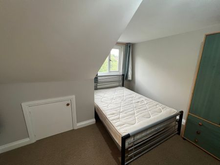 Yearsley Crescent, The Groves - P1104 - Photo 3