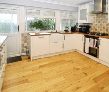 3 bedroom detached house to rent - Photo 2