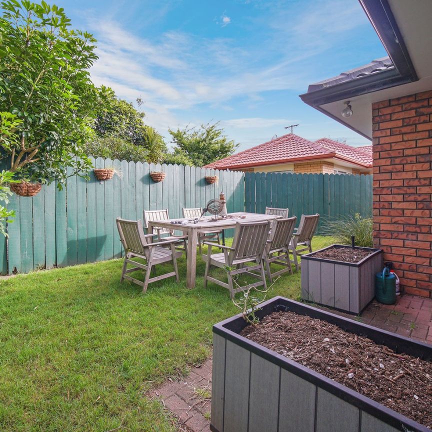 Family Home in Great location - Photo 1