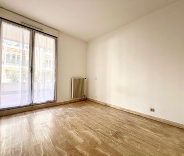 NIMES - PREFECTURE / BEAUX ARTS T2 AVEC GRANDE TERRASSE - PARKING -... - Photo 4