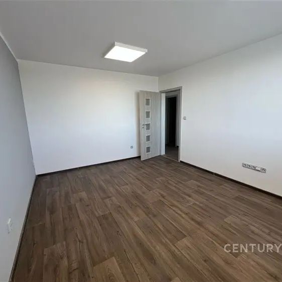 Pronájem bytu 1+1 s parkovacím stáním - Photo 1