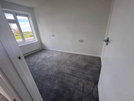 1 bedroom flat - Photo 2