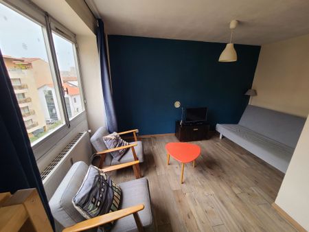 Appartement 1 pièces 25m2 MARSEILLE 7EME 595 euros - Photo 2