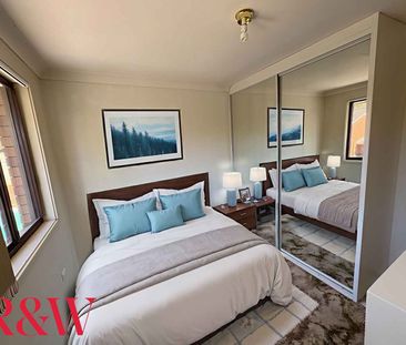 SPACIOUS FAMILY HOME WITH ENDLESS STORAGE AND A POOL !! - Photo 3