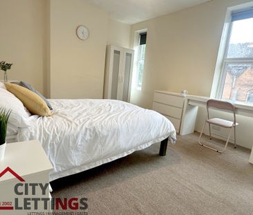 4 Bedroom Mid Terraced House - Photo 1
