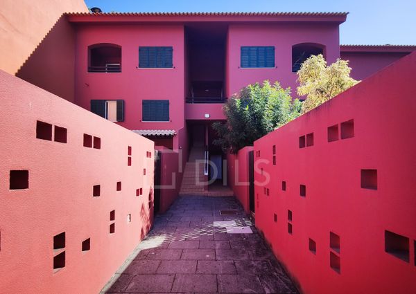 Apartamento T1+1 mobilado e com varandas, no condomínio da Herdade da Aroeira