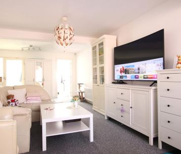 5 bedroom semi-detached house to rent - Photo 2
