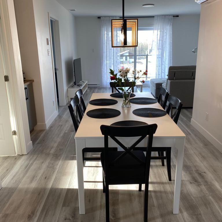 5-1/2 SPACIEUX, MODERNE ET LUMINEUX - Photo 1