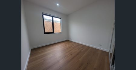 Brand New | 2 Masters - Photo 3