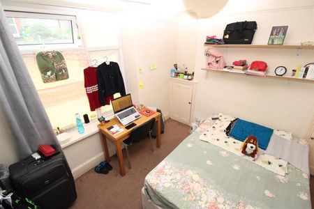 Room For Rent Laura Street, Pontypridd - Photo 3