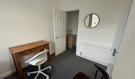 Recently Renovated 2-Bedroom, 1-Bathroom Terraced Property on Quiet Cul-de-Sac Near Hallam University City Campus - Photo 3