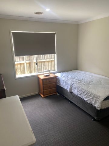 Cranbourne East - Photo 3