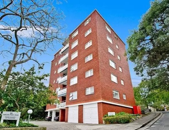 BRIGHT, MODERN SUITE IN THE HEART OF DARLING POINT - Photo 1