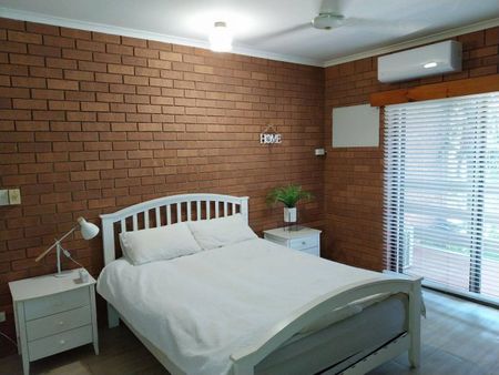 Charming Townhouse in Katherine East - Photo 4