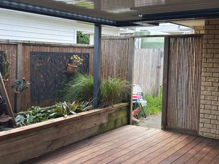 Beachlands, 3 Bedrooms - Photo 5