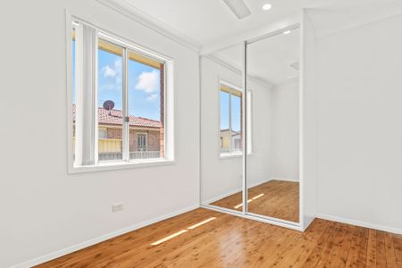 Bright & Spacious Family Home in Prime Colyton Location! - Photo 5