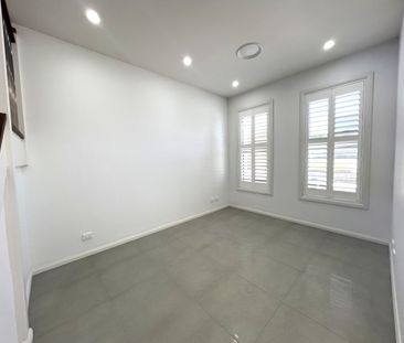 Stunning Family Home in Hamlyn Terrace! - Photo 3