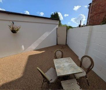 2 bedroom apartment to rent - Photo 6