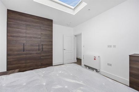 3 bedroom flat to rent - Photo 5
