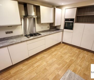 3 Bedroom House - End Terrace To Let - Photo 3