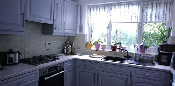 1 bedroom in a house share to rent - Photo 2