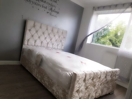 2 Bed Flat, Eastern Avenue, IG2 - Photo 2