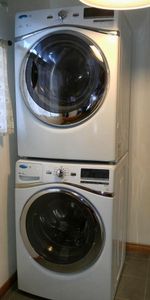 Beautiful bright lrge 3bdrm MAIN FLOOR of house - Photo 3