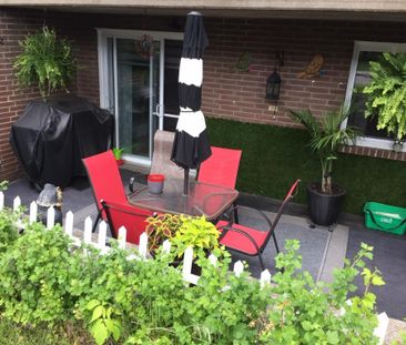 41/2, Béton**Tout rénové**Impeccable!**Rez-de-Jardin**Grande terras... - Photo 1