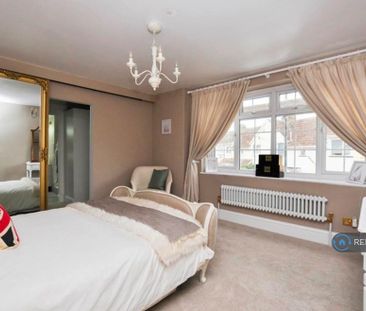 4 bedroom detached house to rent - Photo 6