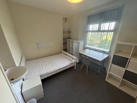 1 bedroom in a house share to rent - Photo 2