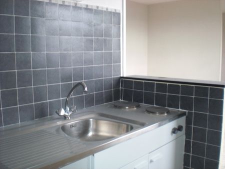 Location Appartement 1 pièce 37m² ORLEANS 45000 - Photo 2