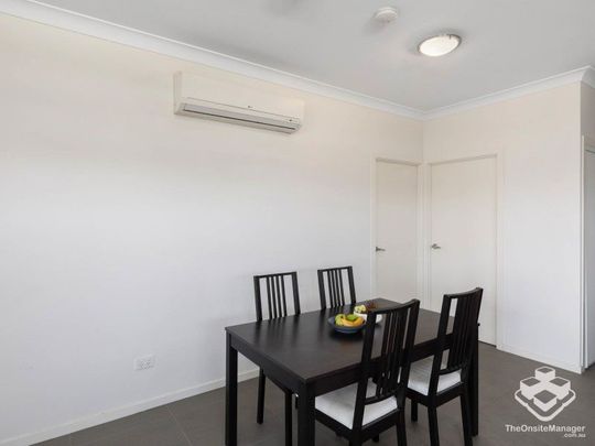 FULLY furnished top level corner unit with splendid view - Photo 1