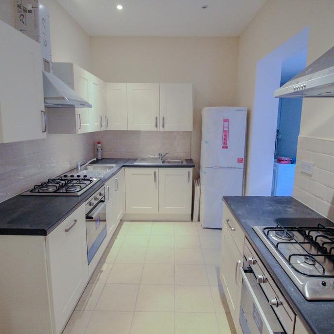 1 bedroom in a flat share to rent - Photo 1