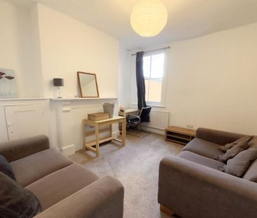 4 bedroom semi-detached house to rent - Photo 4