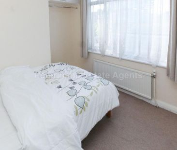 4 bedroom detached house to rent - Photo 5