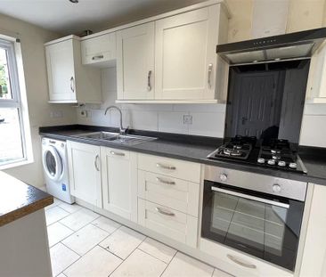 3 bedroom end of terrace house to rent - Photo 2