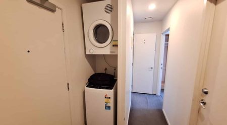 Single Bedroom to rent in Shared Apartment - Photo 3