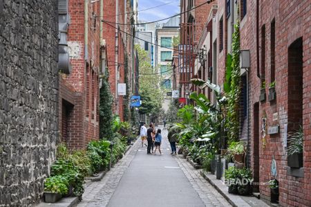 2006/8 Sutherland Street, Melbourne - Photo 2