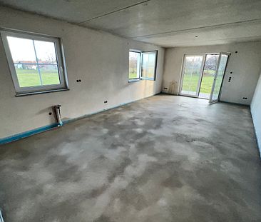 Schicke, barrierefreie 2-ZKB-Neubauwohnung in ruhiger Ortsrandlage mit Aufzug und Südbalkon - Foto 2