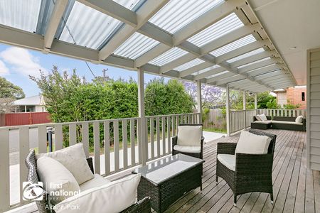 Discover Your Perfect Home: Rent This Charming House at 8 Amaral Ave, Albion Park NSW - Photo 5