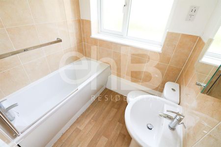 St John Court , Coten End, Warwick - Photo 2