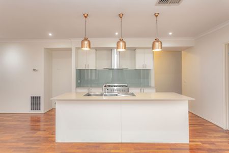 Spacious 4-Bedroom Home in Mernda - Photo 5