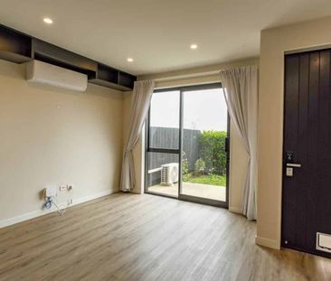 This 3-bedroom home within easy walking distan... - Photo 4