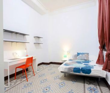 Double bed in Room in a shared 10-bedroom apartment for rent in Rus... - Photo 3
