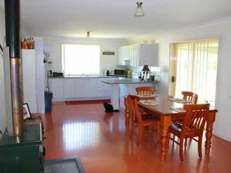 Family Home - Photo 5