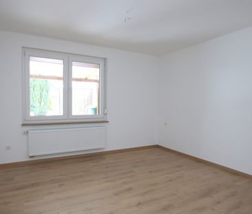 Renoviertes, ebenerdiges Reihenendhaus mit Terrasse und Garage in B... - Foto 3