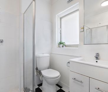 Neat, Sweet & Complete In Elwood - Photo 6