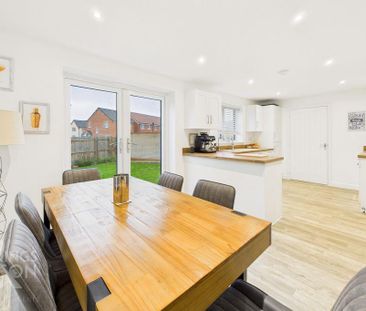 4 bedroom detached house to rent - Photo 5