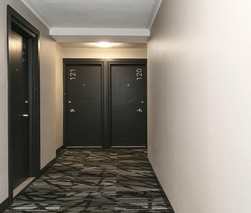 5675 Chemin de la Côte-Saint-Luc, Montréal, QC - Photo 1